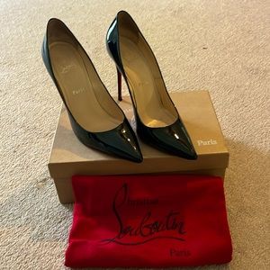 Christian Louboutin's 'Décolleté' pumps. Size 41 - genuine leather.